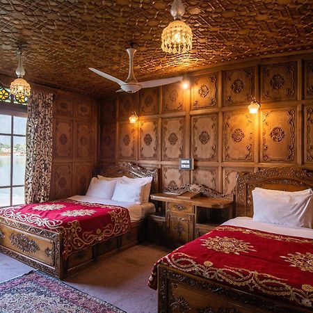 Готель Mascot Houseboats Срінагар Екстер'єр фото