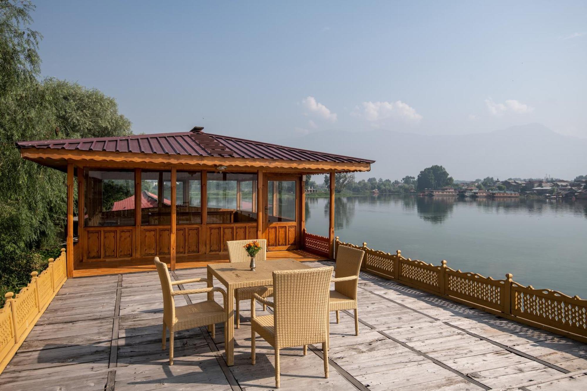 Готель Mascot Houseboats Срінагар Екстер'єр фото